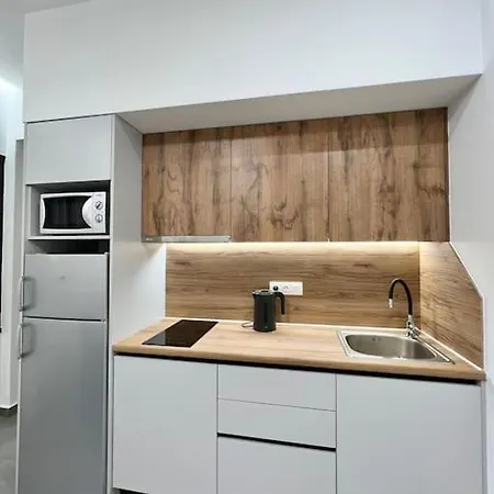 Cozy In A New Building 5 * Piraeus