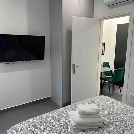 Cozy In A New Building 5 Piraeus